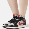 Air Jordan 1 Mid – Baskets Montantes – Black/Gym Red/College Grey/Sail grande qualité 25