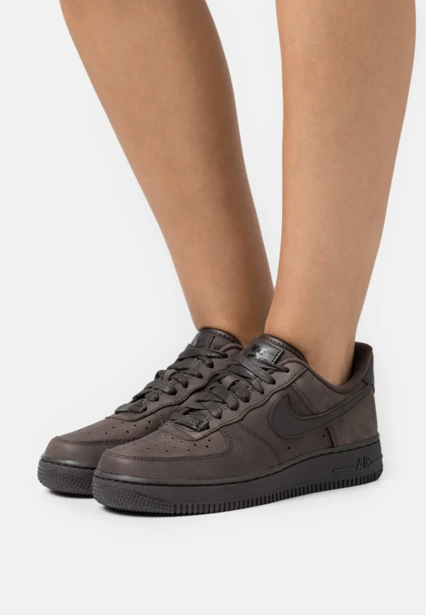 pas cher en vente Nike Sportswear Nike Air Force 1 Premium – Baskets Basses – Velvet Brown 1