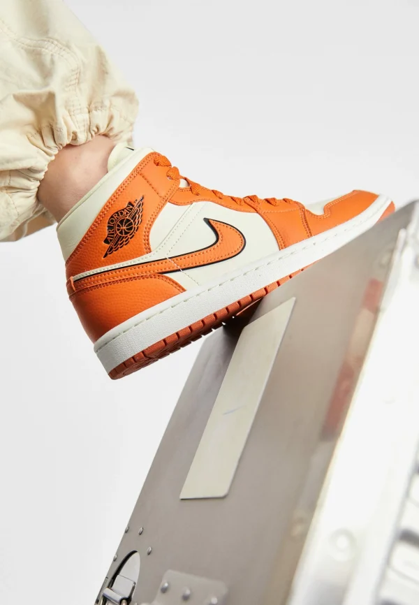 achetez pas cher Wmns Air Jordan 1 Mid Se – Baskets Montantes – Coconut Milk/Spice/Black-Sl 3