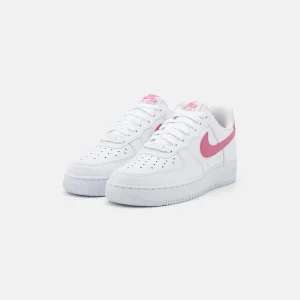 grand choix Nike Sportswear W Air Force 1 07 Ess Trnd – Baskets Basses – White/Desert Berry 9