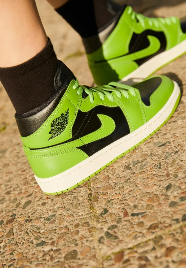 Air Jordan 1 Mid – Baskets Montantes – Black/Altitude Green/Sail pas cher 1