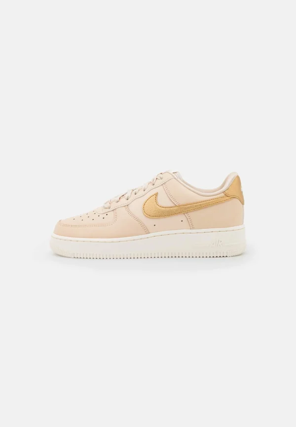 à prix d'occasion Nike Sportswear W Air Force 1 07 Ess Trnd – Baskets Basses – Sanddrift/Metallic Gold/Phantom 1