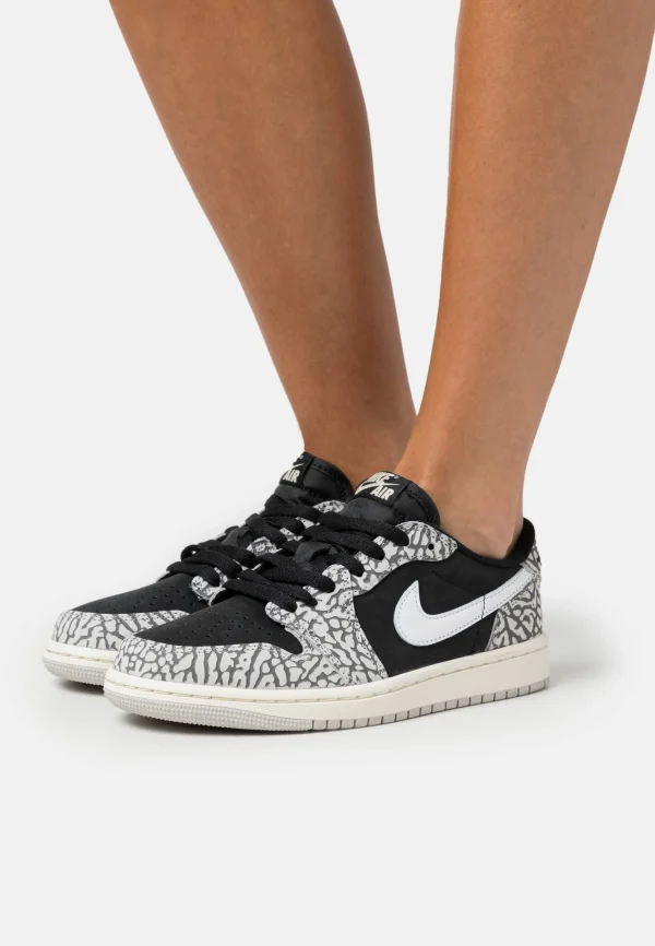 grossiste en ligne Wmns Air Jordan 1 Retro Low Og – Baskets Basses – Black/Tech Grey/White/Sail 1