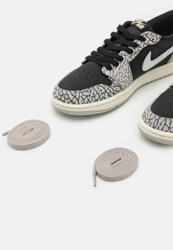 grossiste en ligne Wmns Air Jordan 1 Retro Low Og – Baskets Basses – Black/Tech Grey/White/Sail 7