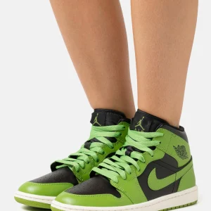 Air Jordan 1 Mid – Baskets Montantes – Black/Altitude Green/Sail pas cher 14